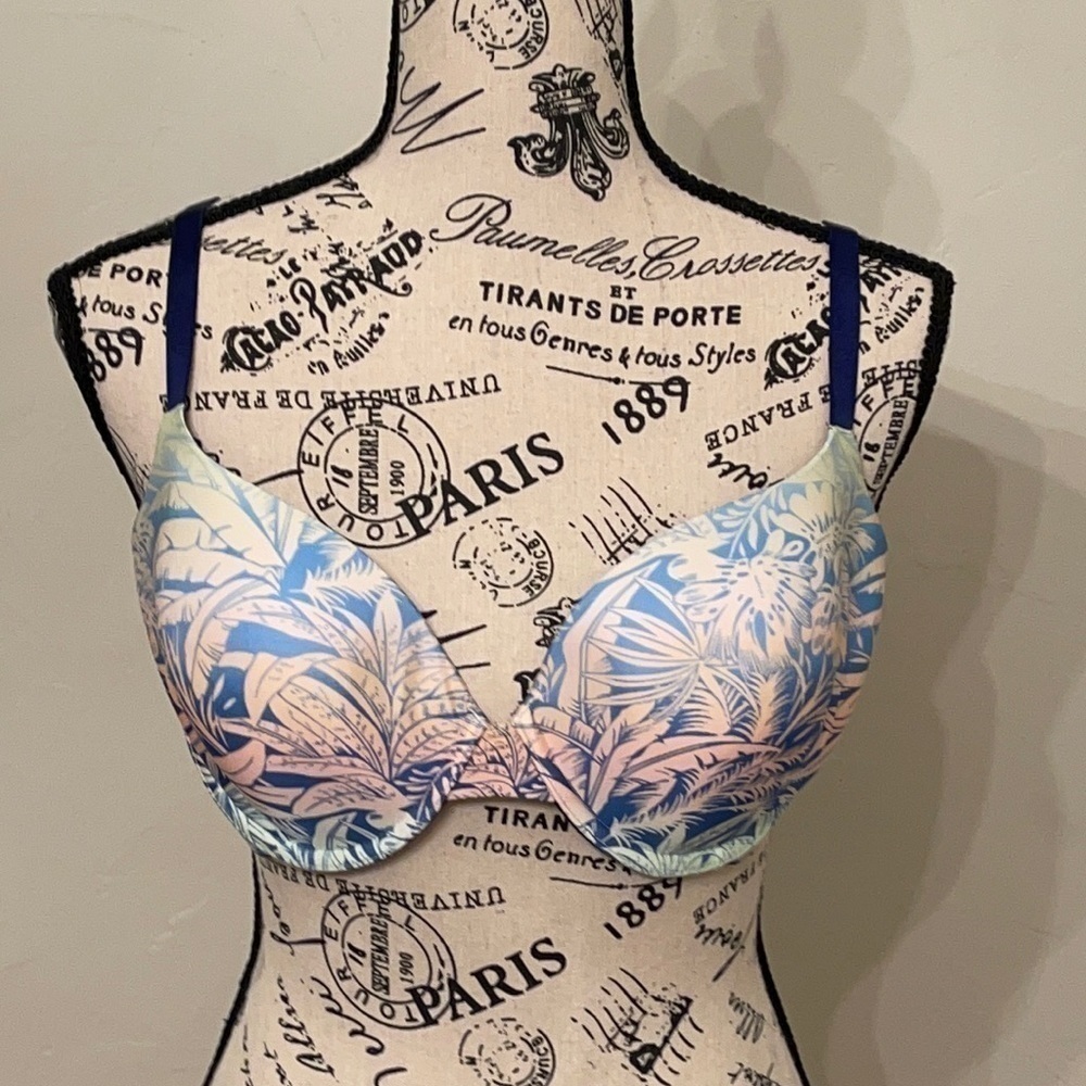 Practically new Victoria’s Secret lined semi bra​​​​​​​​​​​​​​​